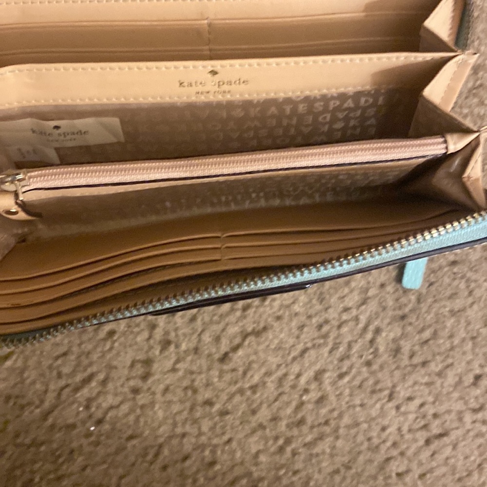 Kate Spade Wallet. - Picture 3 of 3